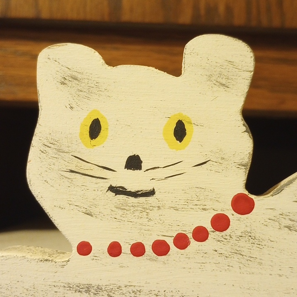 Handmade Painted White Wood Cat Shelf Sitter w/ Yellow Eyes & Red Collar - Picture 2 of 5